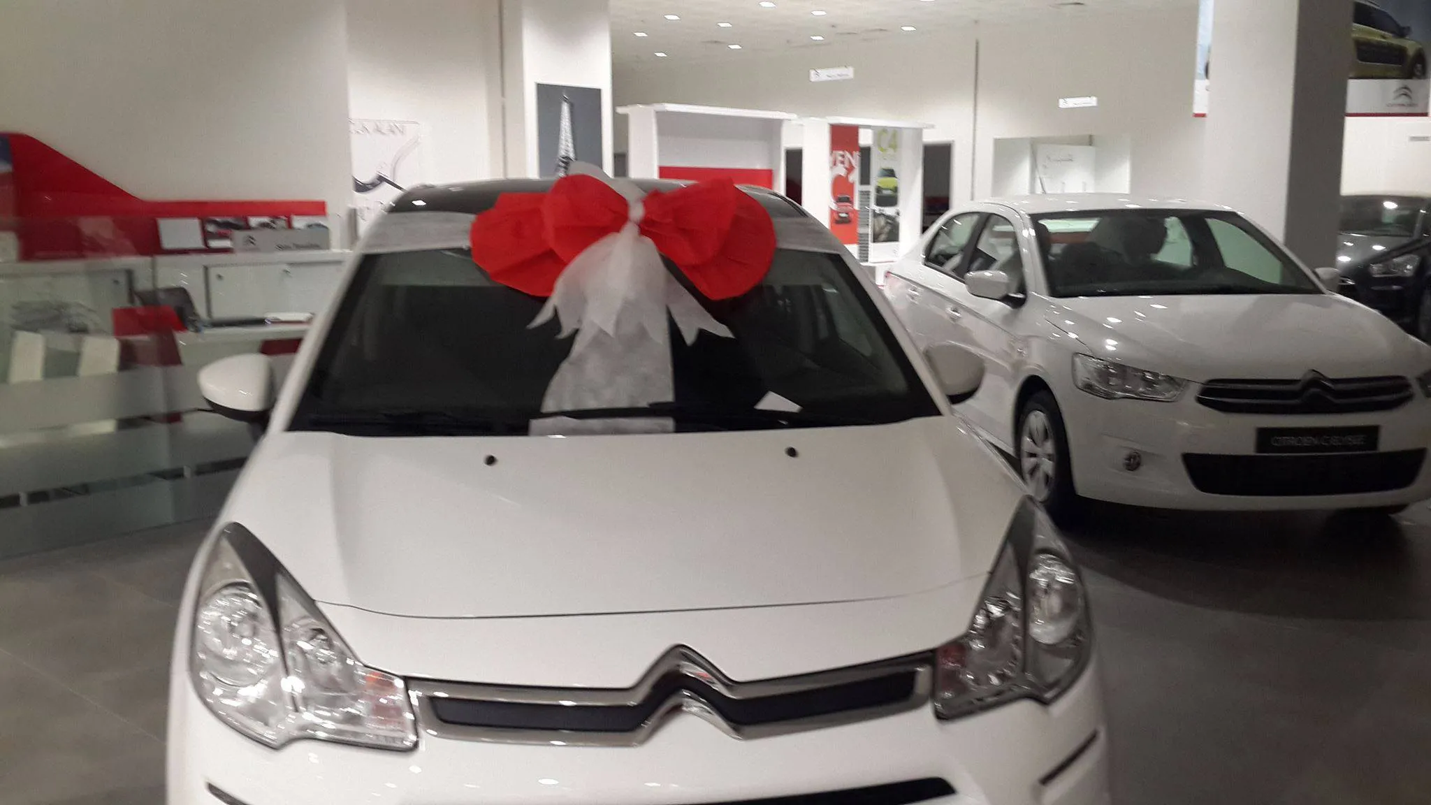 Baby shower balon süsleme kırmızı beyaz konsept